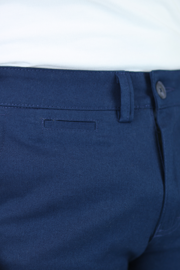 Bermuda Stretch Color Azul Plúmbago Slim Fit De Algodón Para Hombre
