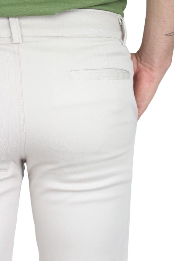 Bermuda Color Arena Gabardina De Algodón Slim Fit Para Hombre
